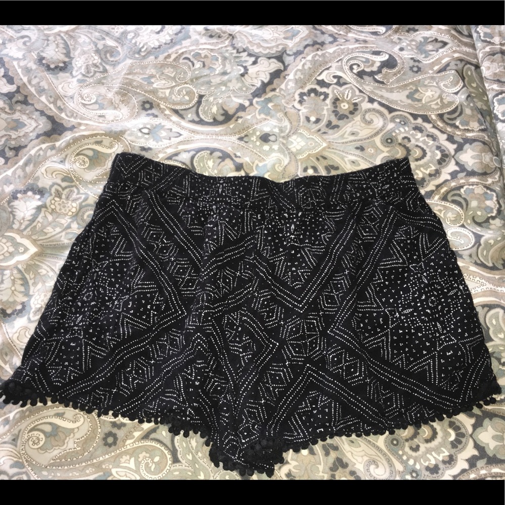 Patterned Shorts - Picture 2 of 3